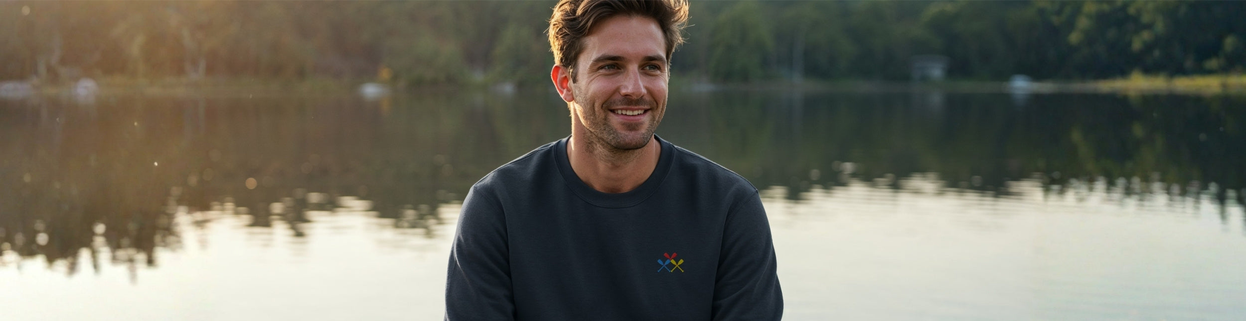 photo d'un homme avec un sweatshirt brodé