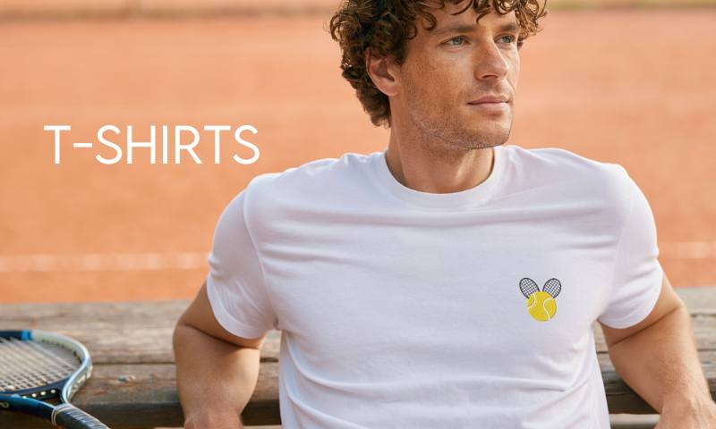photo d'un homme avec un t shirt brodé