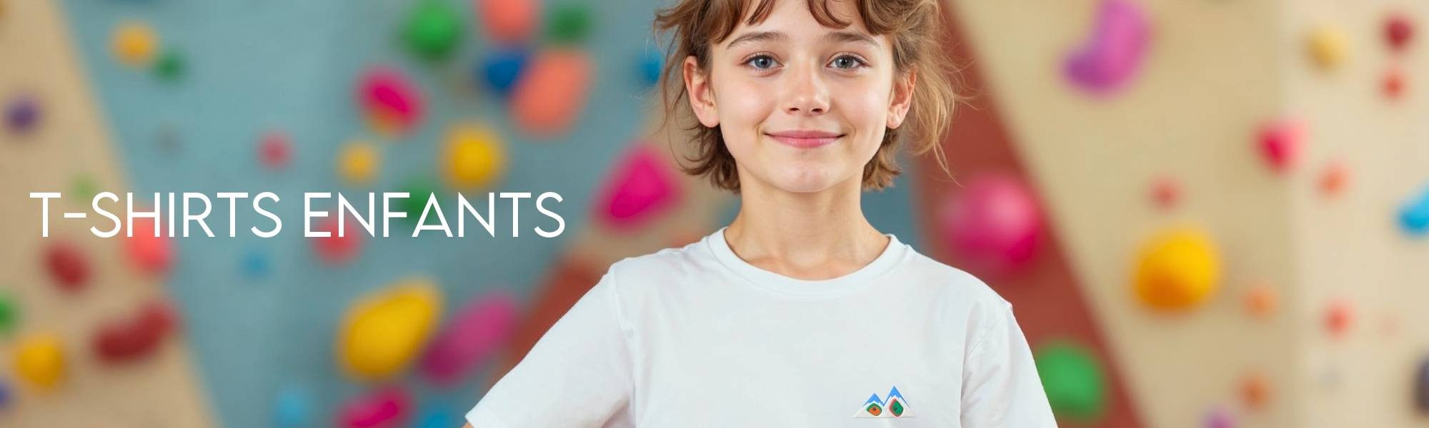 photo d'une enfant avec un t shirt brodé